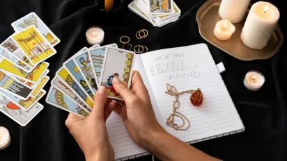 Гороскоп на 22 грудня 2025 року за картами Таро для всіх знаків Зодіаку - фото