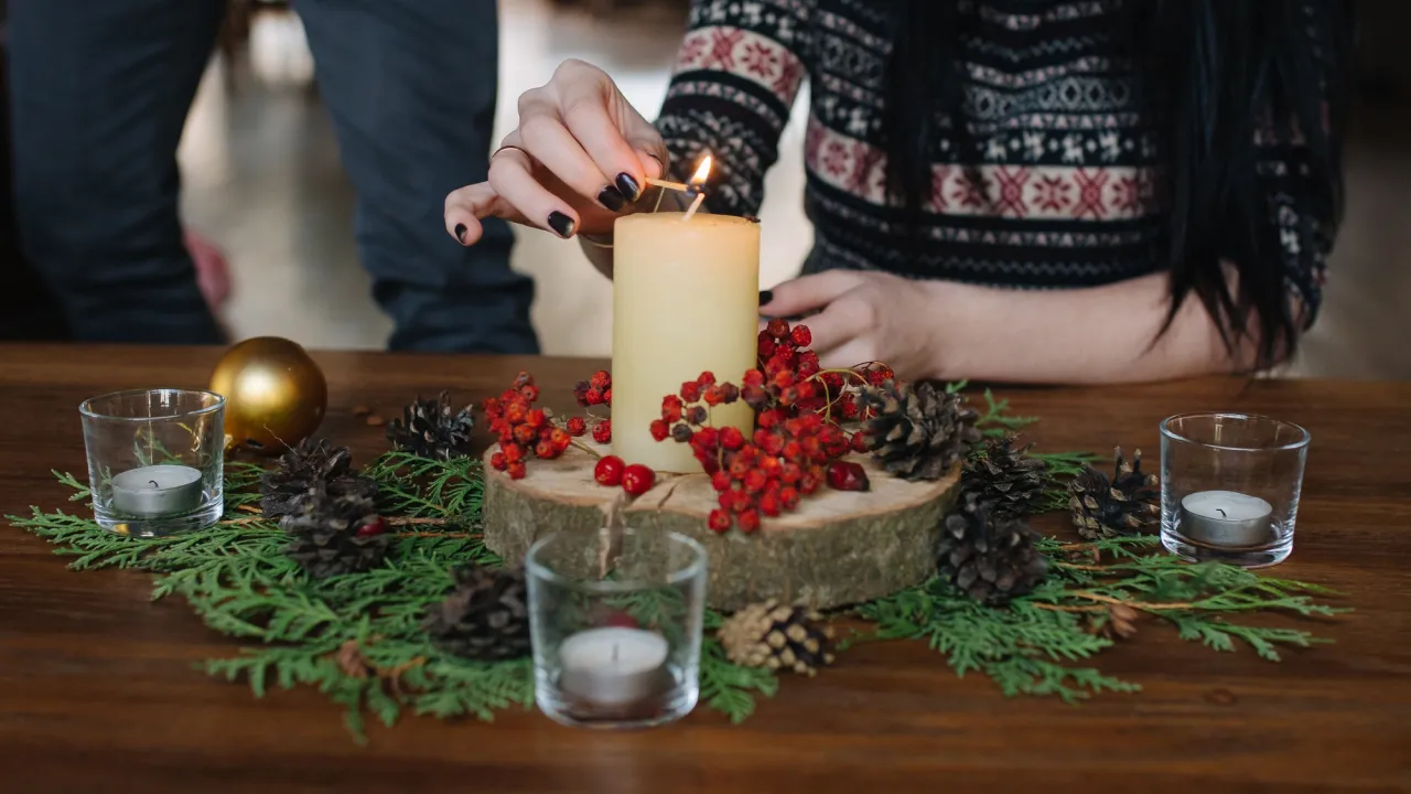 Чому в Україні на ялинку чіпляють павуків, а у Венесуелі стають на ролики: 7 незвичних різдвяних традицій світу 