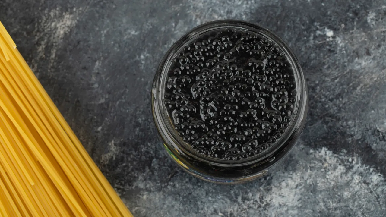 Забудьте про дорогі баночки: як зробити «чорну ікру» на Новий рік всього з 6 інгредієнтів 