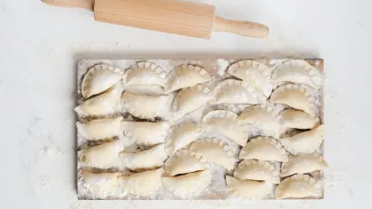 Ідеальне тісто на вареники та пельмені: секретний інгредієнт, щоб воно не рвалося і тануло в роті - фото