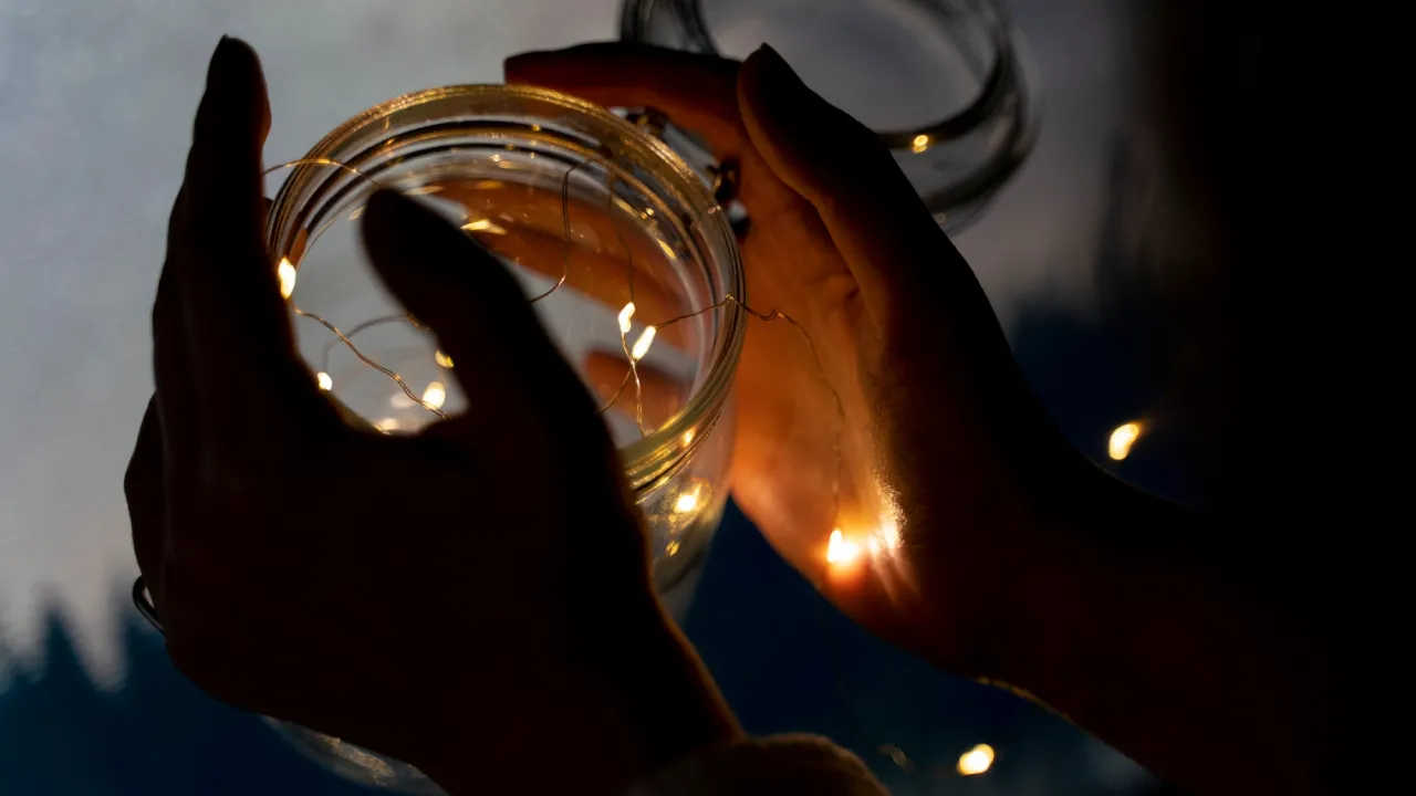 Як дізнатися свою долю в ніч на 25 грудня: 6 різдвяних ворожінь на любов та успіх 