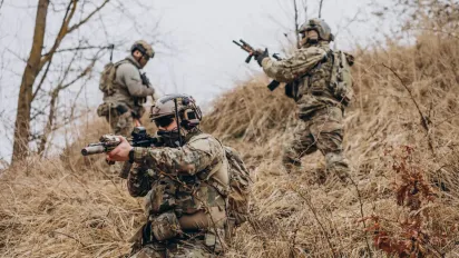 Україна скасує примусову мобілізацію: Зеленський назвав умови переходу на контрактну армію - фото
