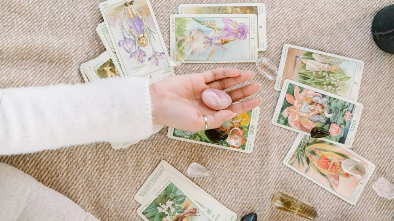 Гороскоп на 27 грудня 2025 року за картами Таро для всіх знаків Зодіаку 