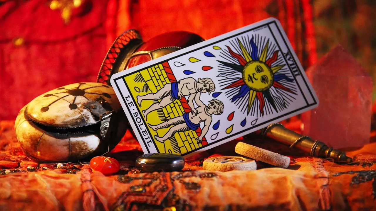 Гороскоп на 28 грудня 2025 року за картами Таро для всіх знаків Зодіаку 