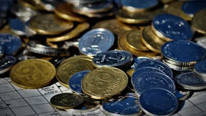 На картку нарахують до 3000 гривень: кому дадуть допомогу напередодні Нового року - фото