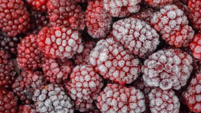 Свіжі чи з морозилки? 4 фрукти, які експерти радять купувати лише у замороженому вигляді - фото