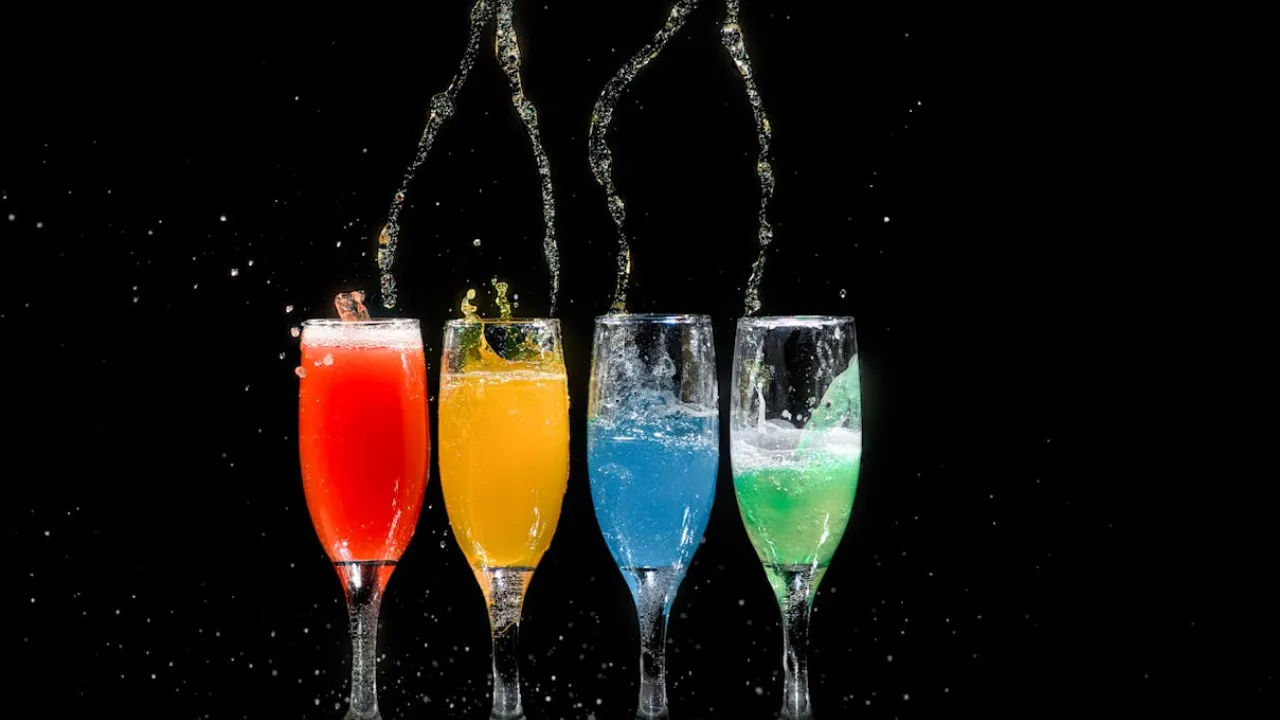 Гості будуть у захваті: що налити в склянки на Новий рік замість банальної коки та соків 