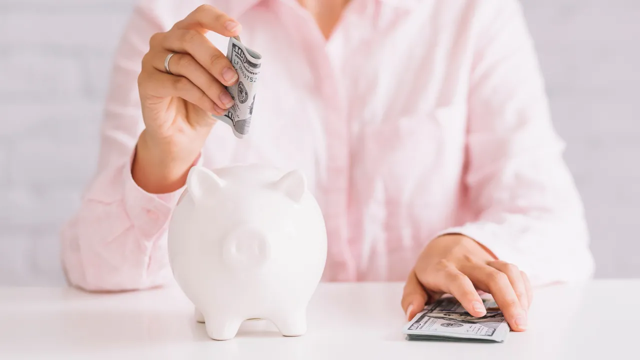 Гривня, долар чи євро: економіст пояснив, як правильно зберігати гроші у 2026 році 