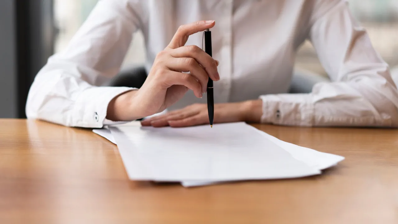 Штраф мінімальний, ризики великі: чим загрожує життя без «прописки» 