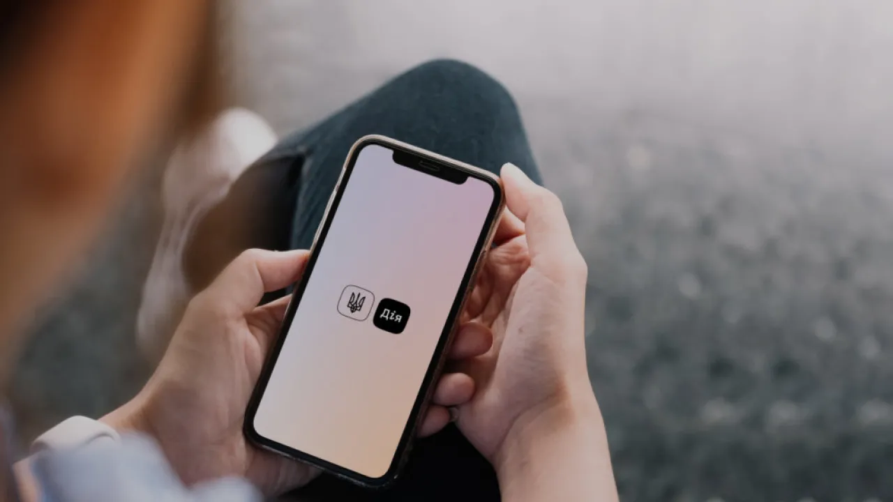 Як українцям віком від 40 років отримати 2000 гривень через «Дію»: інструкція 