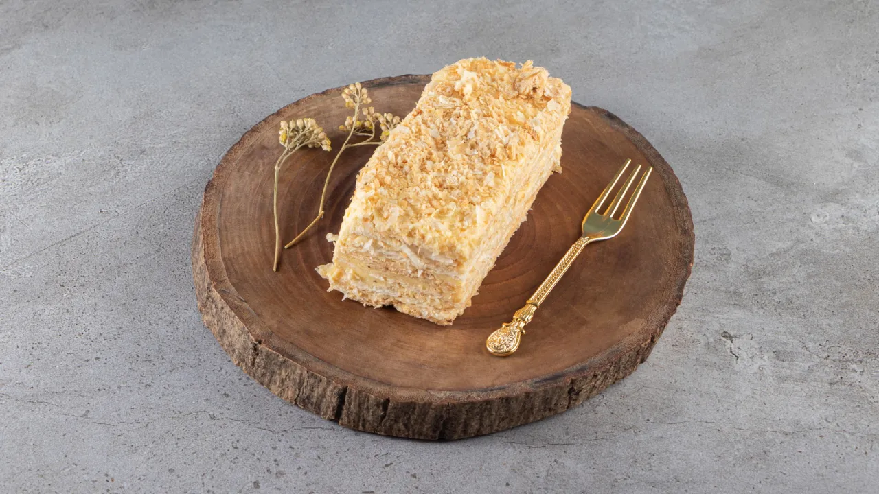 Наполеон без духовки та тіста: простий метод приготування торта 