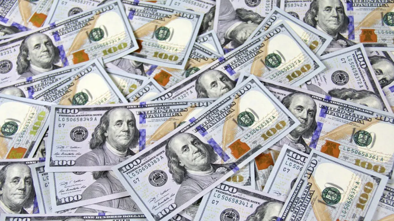 Долари 1996, 2003 та 2006 років: скільки насправді коштують старі купюри і чи потрібно їх позбуватися 