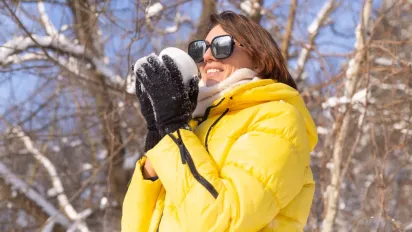 Без прання і розводів: як за 5 хвилин почистити комір і манжети пуховика - фото