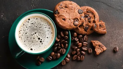 З чим не можна пити каву: ці поєднання шкодять організму - фото