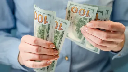 Новий історичний максимум: НБУ встановив офіційний курс долара та євро на 13 січня - фото