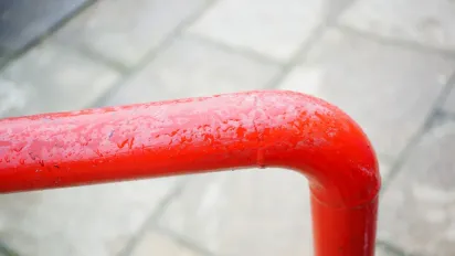 Що робити, якщо замерзла вода в трубах: 4 способи врятувати водопровід без сантехніка - фото