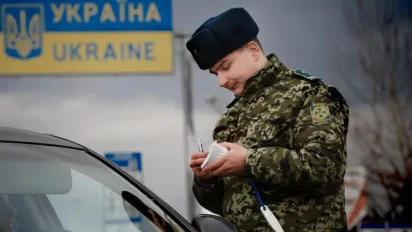 Виїзд з дитиною за кордон 2026: кому не потрібен дозвіл батька і які документи перевірять - фото