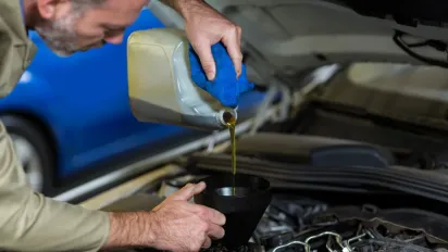 Забудьте про «10 тисяч»: коли насправді потрібно оновлювати мастило, щоб не потрапити на капітальний ремонт - фото