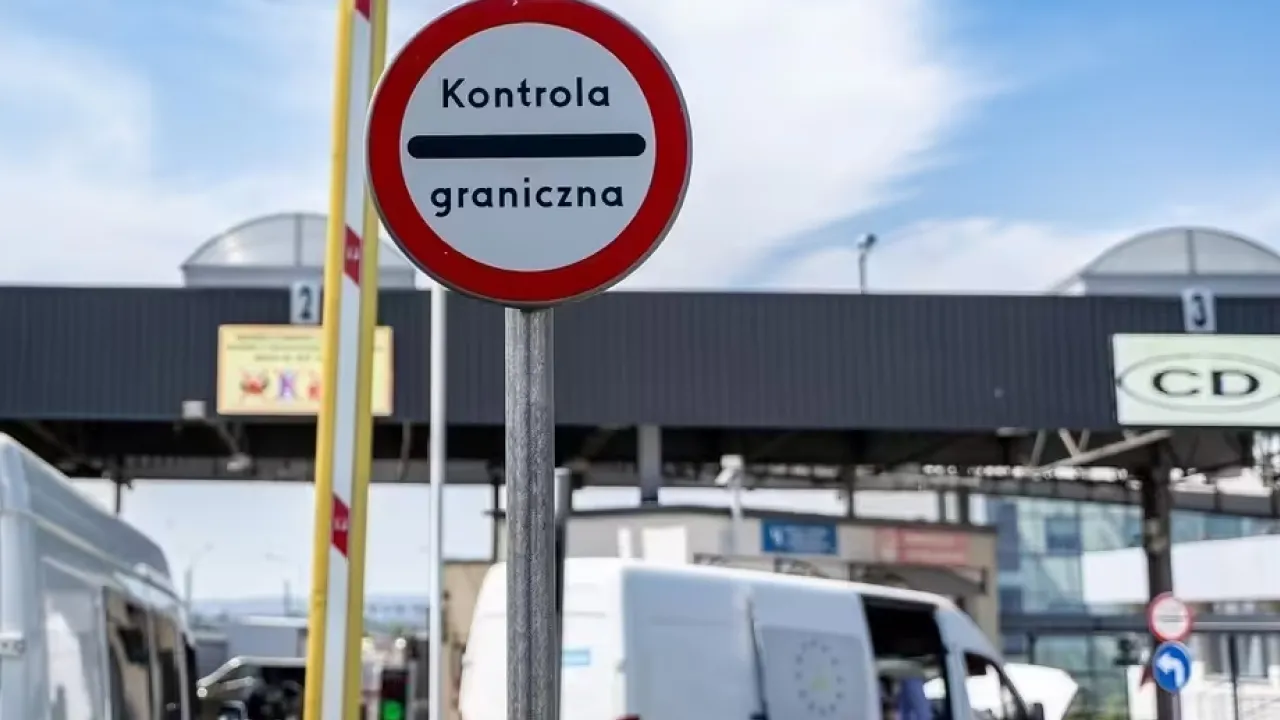 Можуть розвернути на кордоні: без якого документа українців не впустять до Польщі у 2026 році 