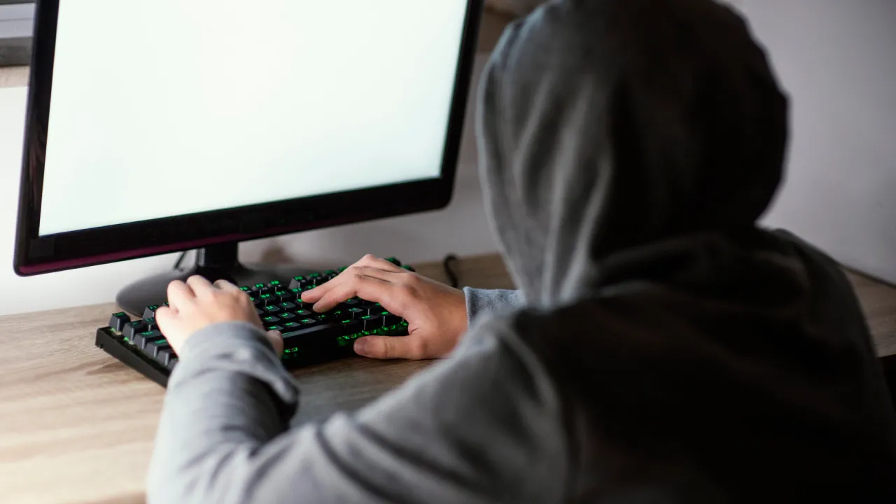 Безплатне пальне в обмін на акаунт: Кіберполіція розкрила нову схему з «промокодами» 