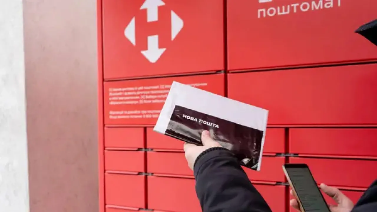 Посилка застрягла в поштоматі через мороз: у «Новій пошті» пояснили алгоритм дій 