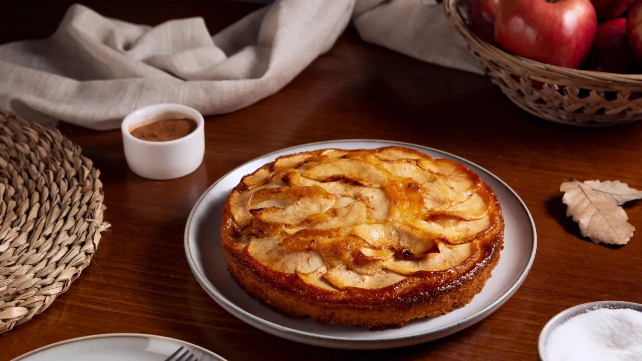 Шарлотка, яка завжди виходить: рецепт з ідеальною хрусткою скоринкою 