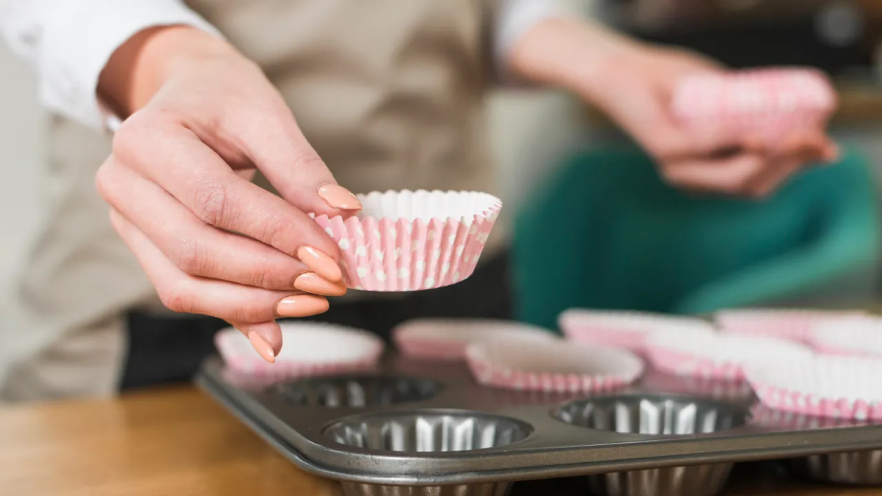 Смакують і гарячими, і холодними: як зробити кекси з плавлених сирків 