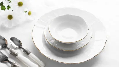 Подряпини від виделок на тарілках зникнуть без сліду: чим потрібно натерти посуд для ідеального блиску - фото