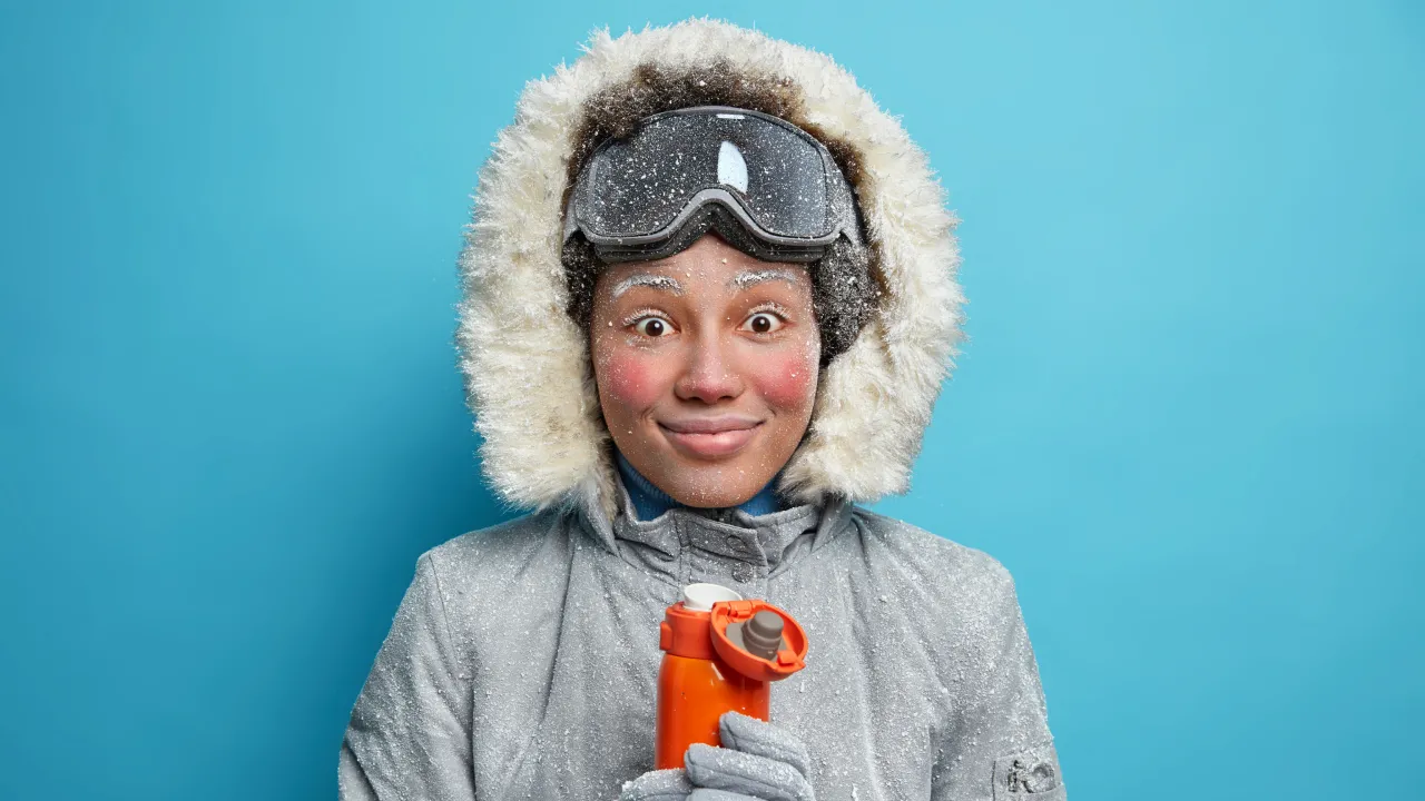 Не розтирайтеся снігом і забудьте про алкоголь: як правильно зігрітися, щоб не нашкодити серцю 