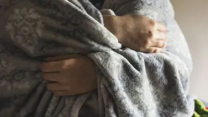 Зробіть квартиру теплішою без обігрівачів: як утеплити вікна за 5 хвилин - фото