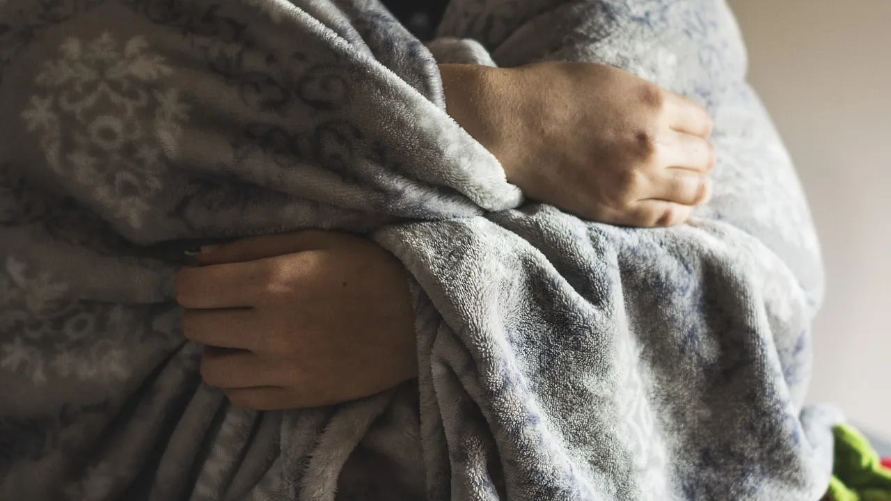 Зробіть квартиру теплішою без обігрівачів: як утеплити вікна за 5 хвилин 