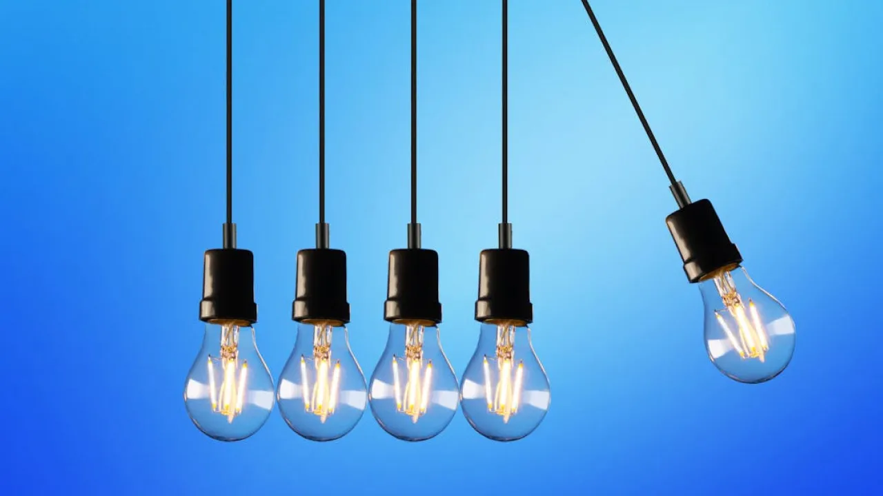 Тариф на світло з 1 березня: скільки платитимемо та як отримати знижку 50% 
