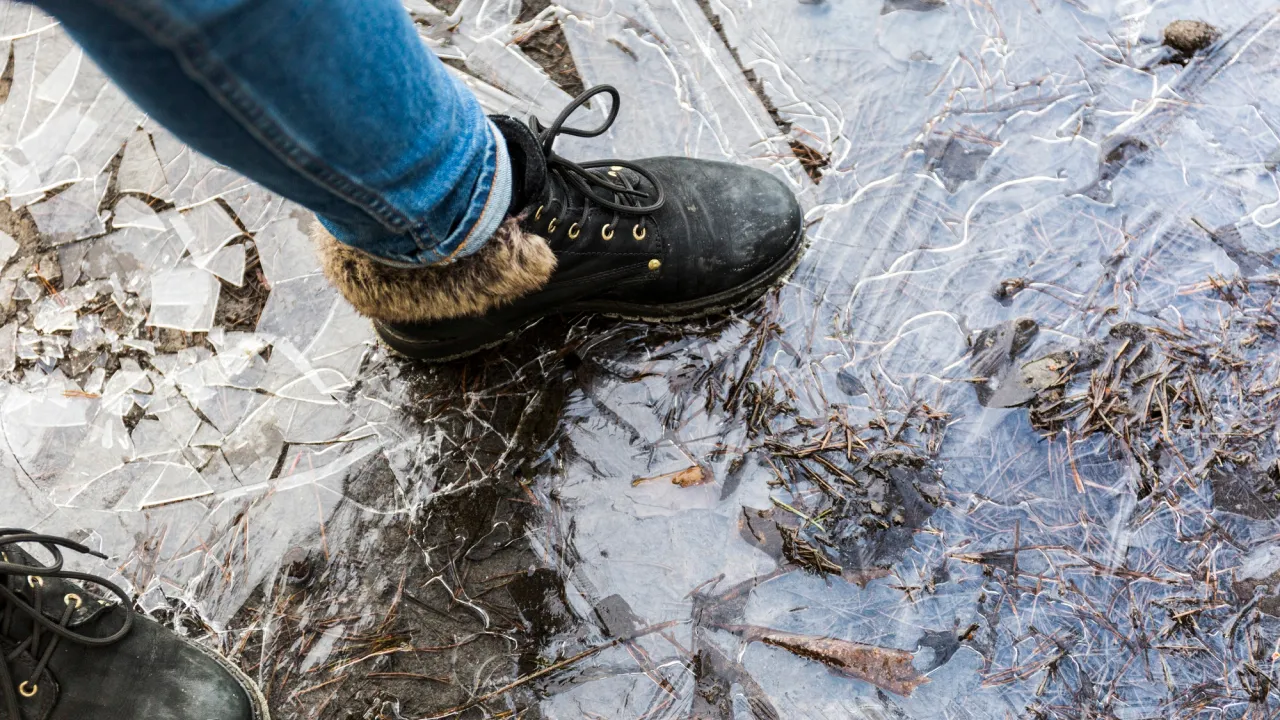 Ефект шипів удома: чим намастити підошву, щоб взуття зовсім не ковзало на льоду 