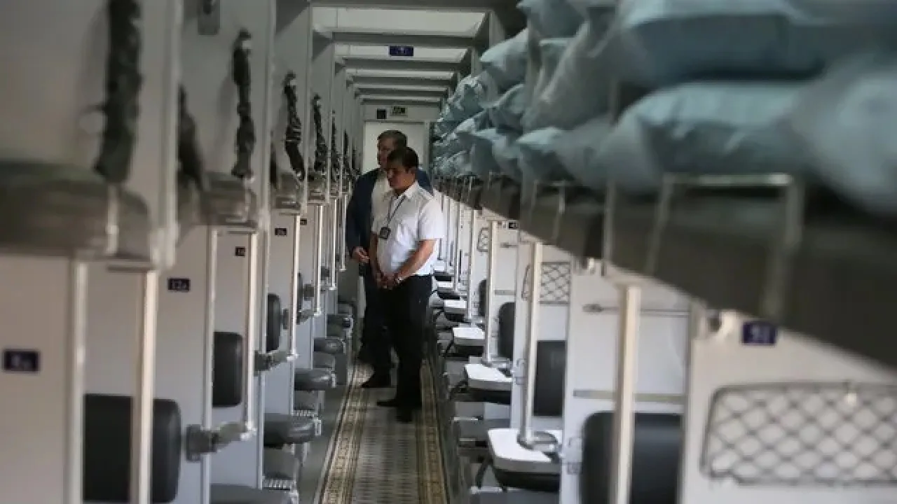 Правила Укрзалізниці: права пасажирів верхніх і нижніх полиць 