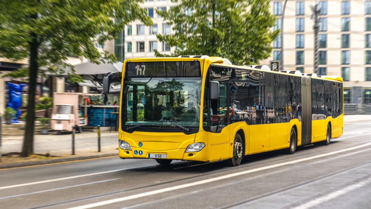 "Тільки два пільговики" – це брехня: де пенсіонери їздять безкоштовно у 2026 році, а де водіїв штрафують 