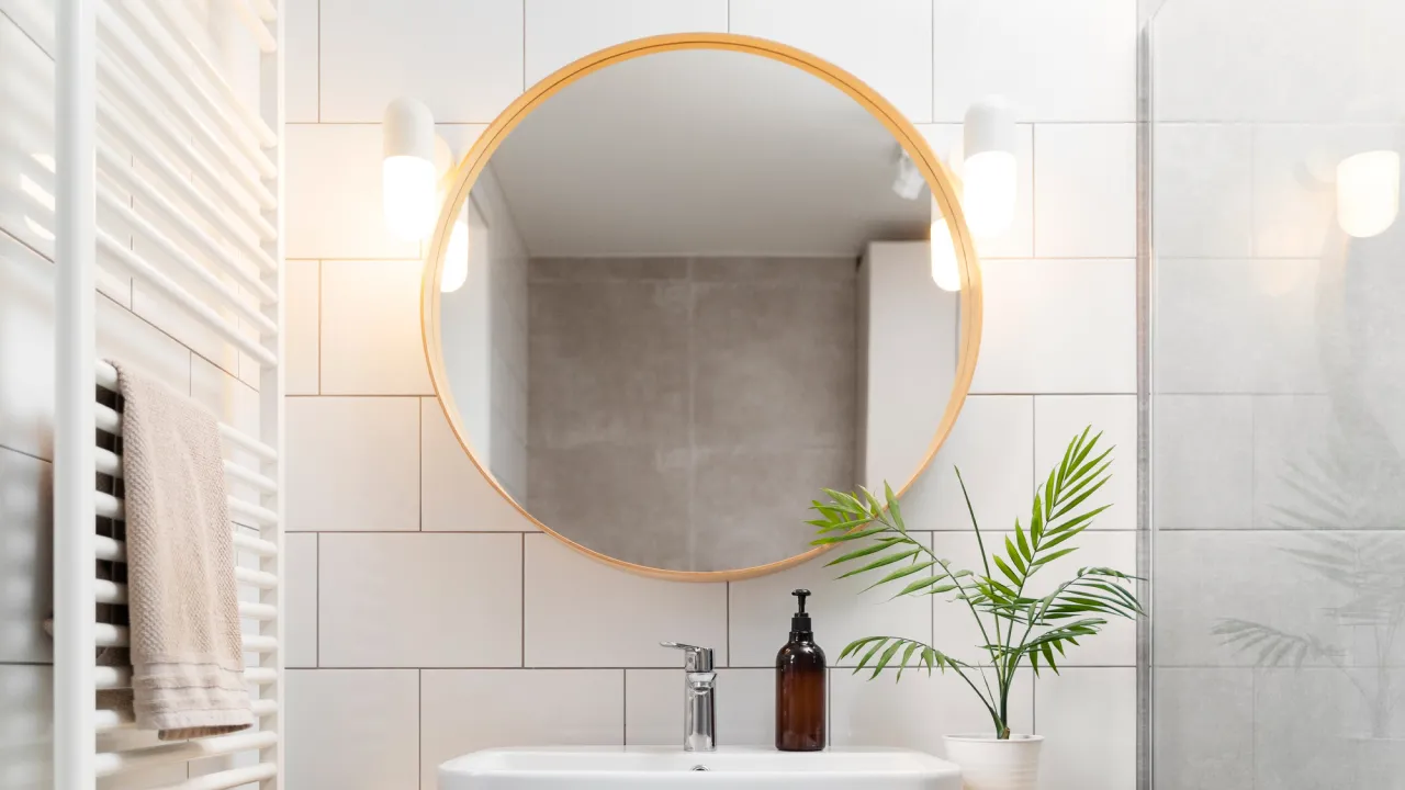 Дзеркало більше не запітніє: фахівці назвали спосіб, як позбутися конденсату у ванній кімнаті 