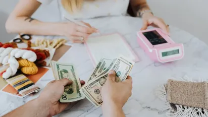 Курс долара та євро в лютому: прогноз банкіра та нові ціни  - фото