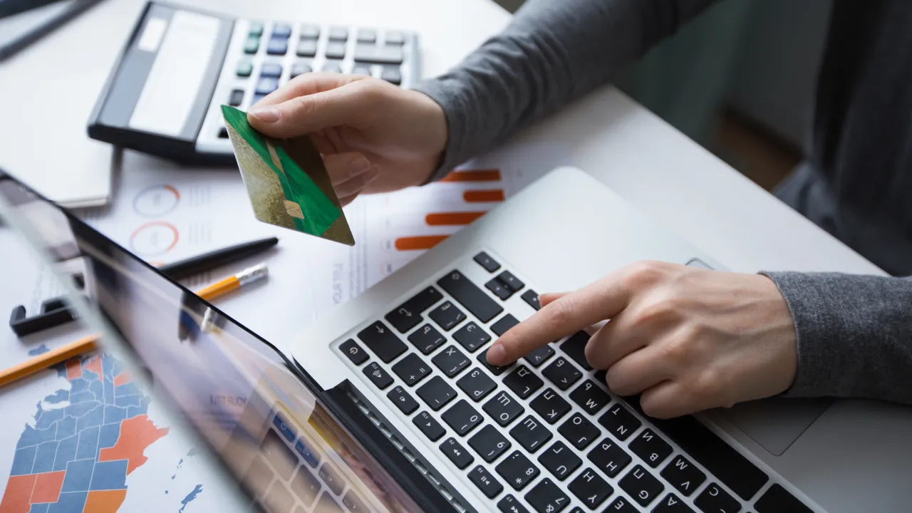 Валютні перекази за кордон 2026: НБУ оновив правила та запровадив ліміти 