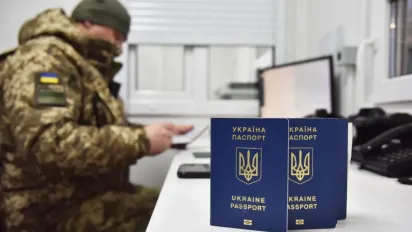 Виїзд чоловіків за кордон у лютому 2026: повний перелік категорій та нові правила для медіа - фото