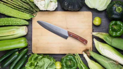 Ніж знову ріже як новий: 4 способи заточити лезо без точильного каменю - фото