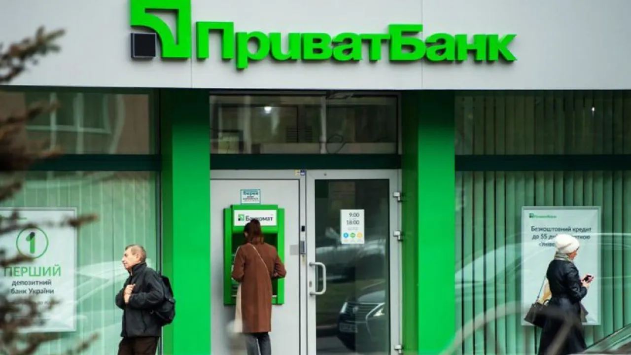 ПриватБанк з 1 лютого змінив умови зняття готівки для клієнтів: що варто знати? 