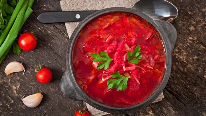 Борщ стає делікатесом? Скільки коштує каструля улюбленої страви у лютому - фото