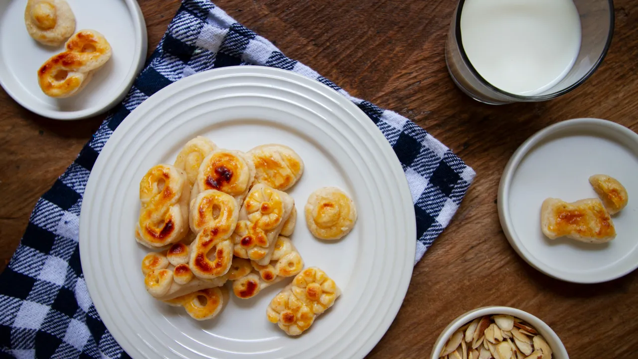 Ліниві вареники по-новому: рецепт з маком і лохиною за 15 хвилин 