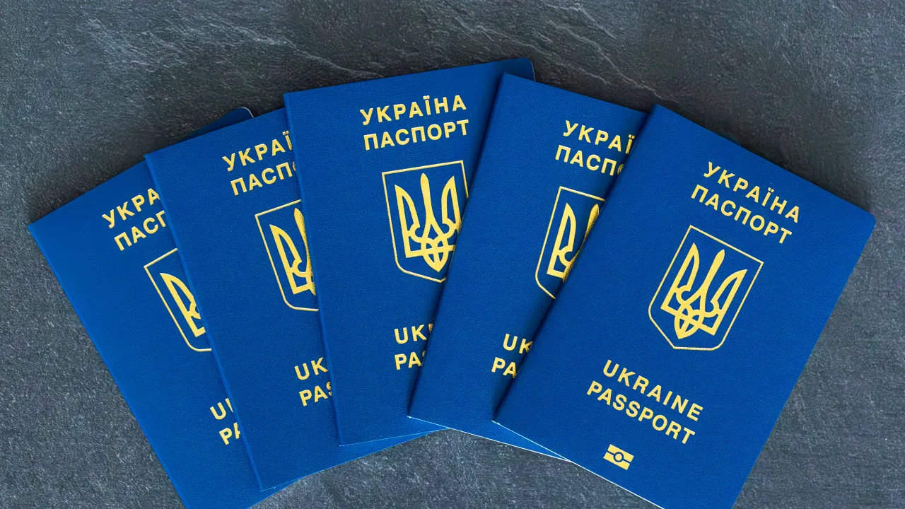 Без цього коду паспорт не дадуть: МЗС запровадило обов'язкову вимогу для всіх 