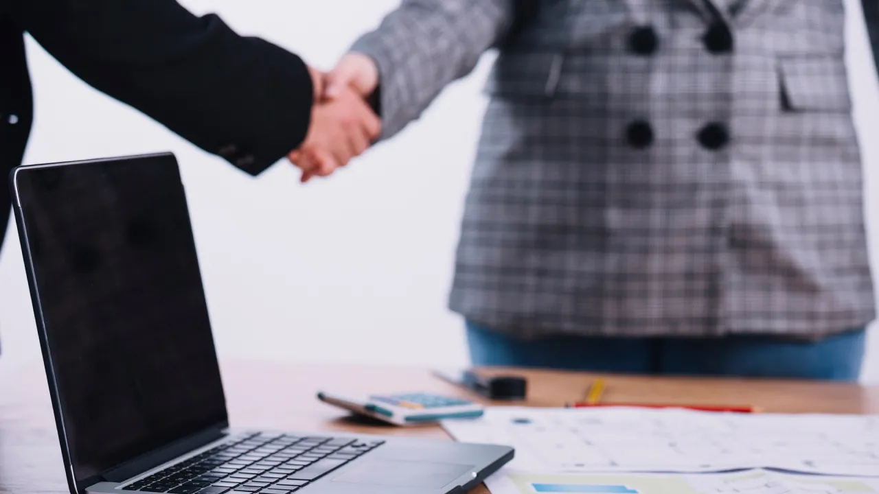 Ринок кандидата: названо професії, де в Україні платять найбільше через дефіцит кадрів 