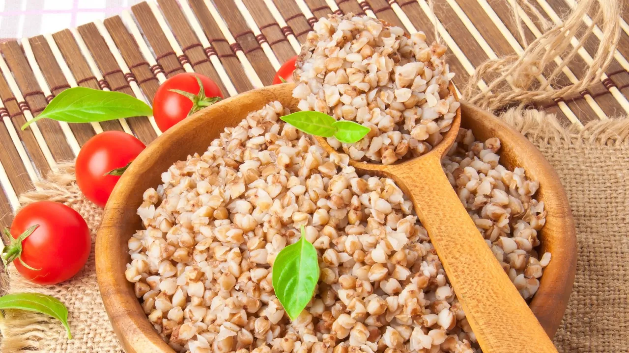 Додайте це у воду: забутий трюк, який робить гречку розсипчастою та ніжною, наче в ресторані 