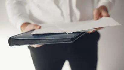 Правила перетину кордону для молоді 18–22 роки: Кабмін назвав два документи, без яких не пропустять - фото