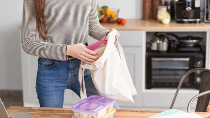 Штрафи до 1000 євро: що українцям заборонено везти через кордон - фото