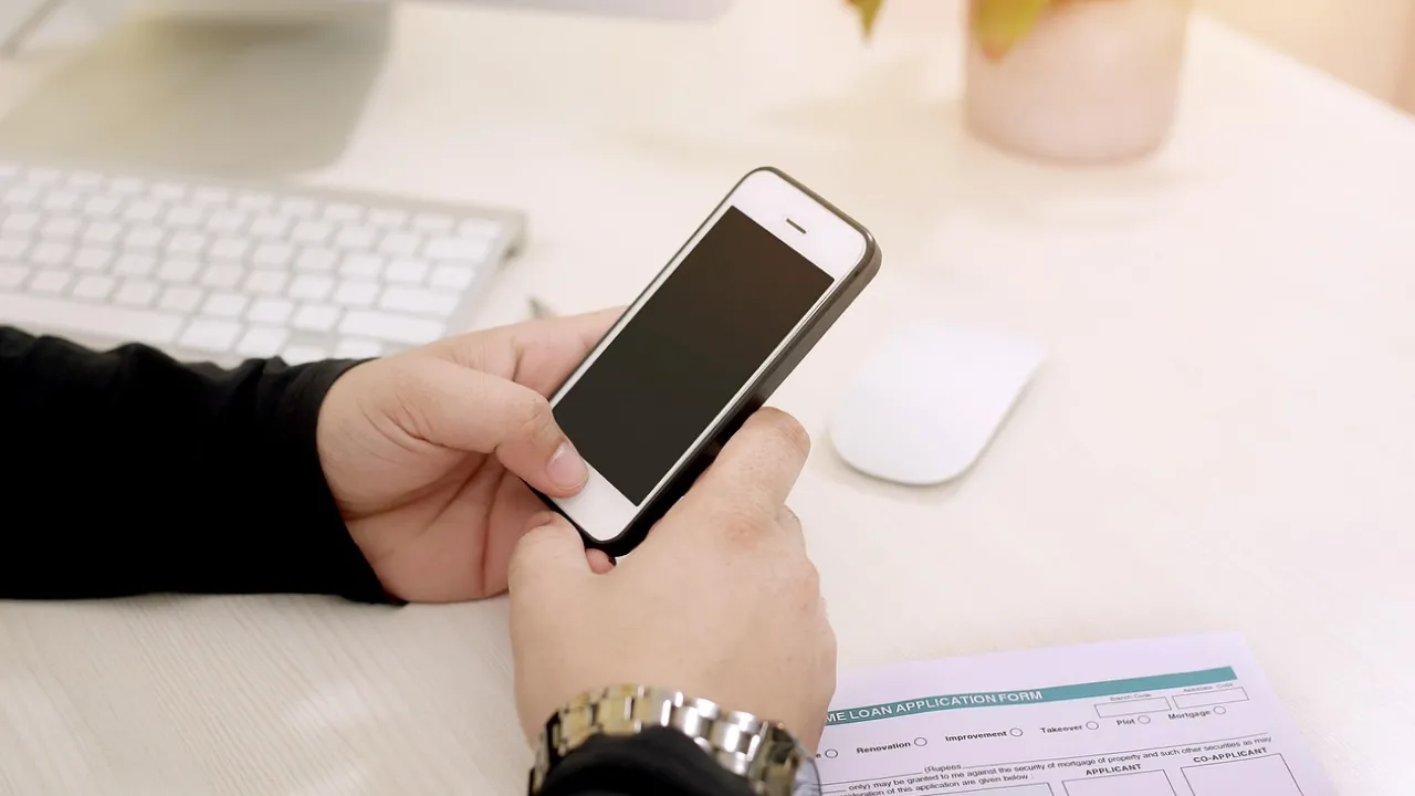 Право на «тишу» після 18:00: українцям хочуть гарантувати право не відповідати у робочих чатах після роботи 