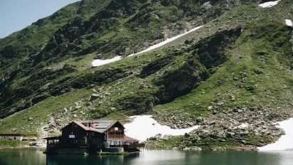 Швейцарія хоче обмежити кількість населення: що чекає на біженців з України - фото